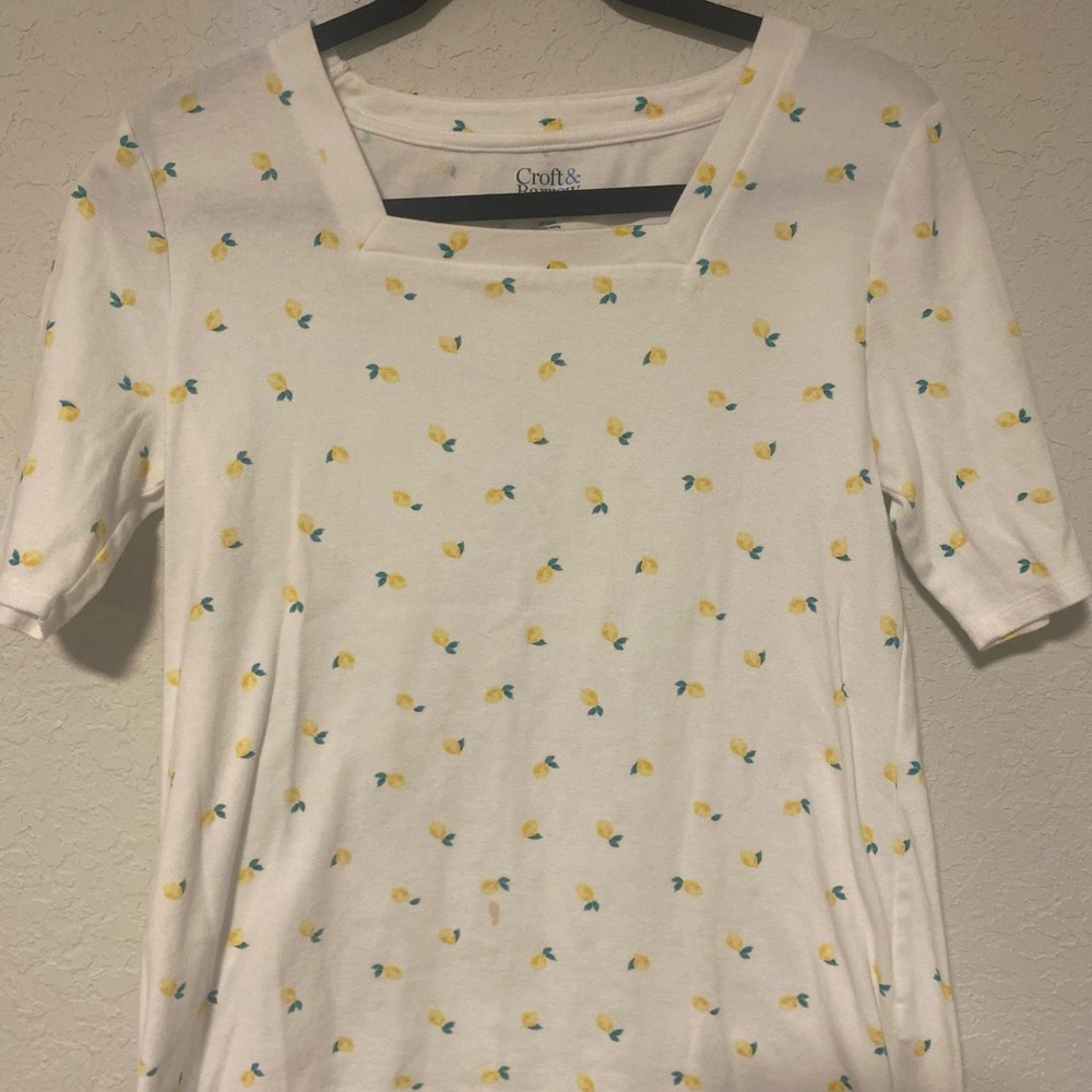 croft & barrow White Short Sleeve Tee with Yellow and Green Lemon Print